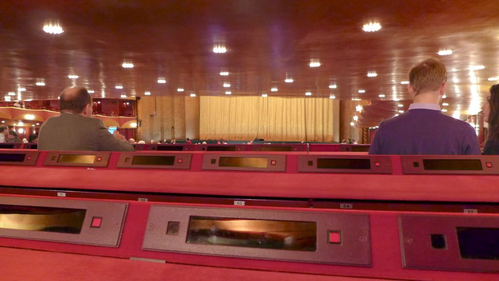 メトロポリタンオペラの立ち見席の写真