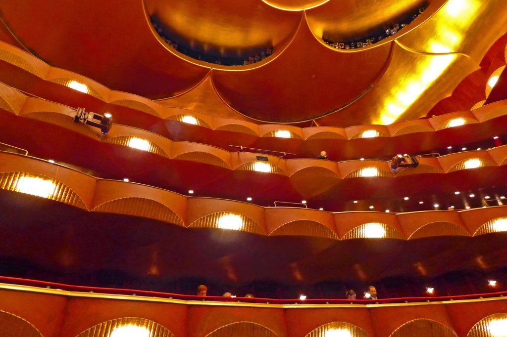メットオペラのコンサートホールの観客席