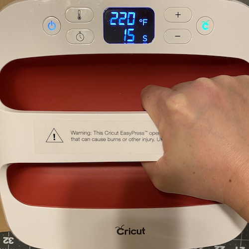 Cricut easy press 220F and 15 seconds